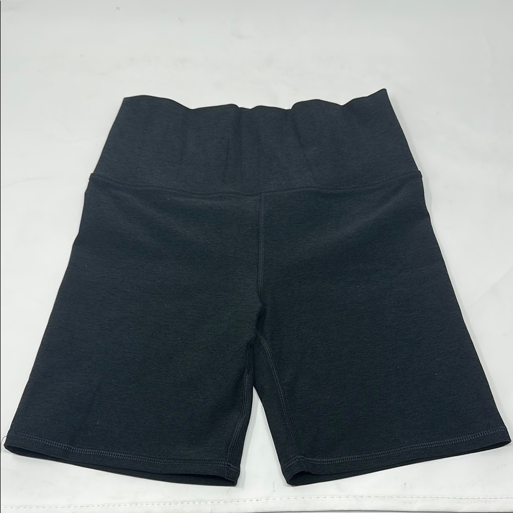 Vuori clean elevation shorty 6” black size small